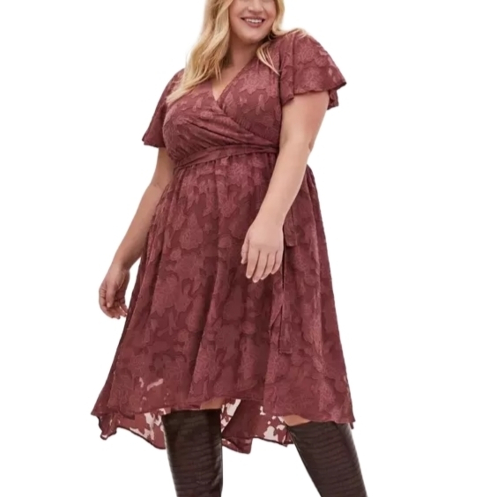 Torrid Pink Floral Burnout Jacquard Wrap Midi Dress Size 3 - Picture 2 of 16